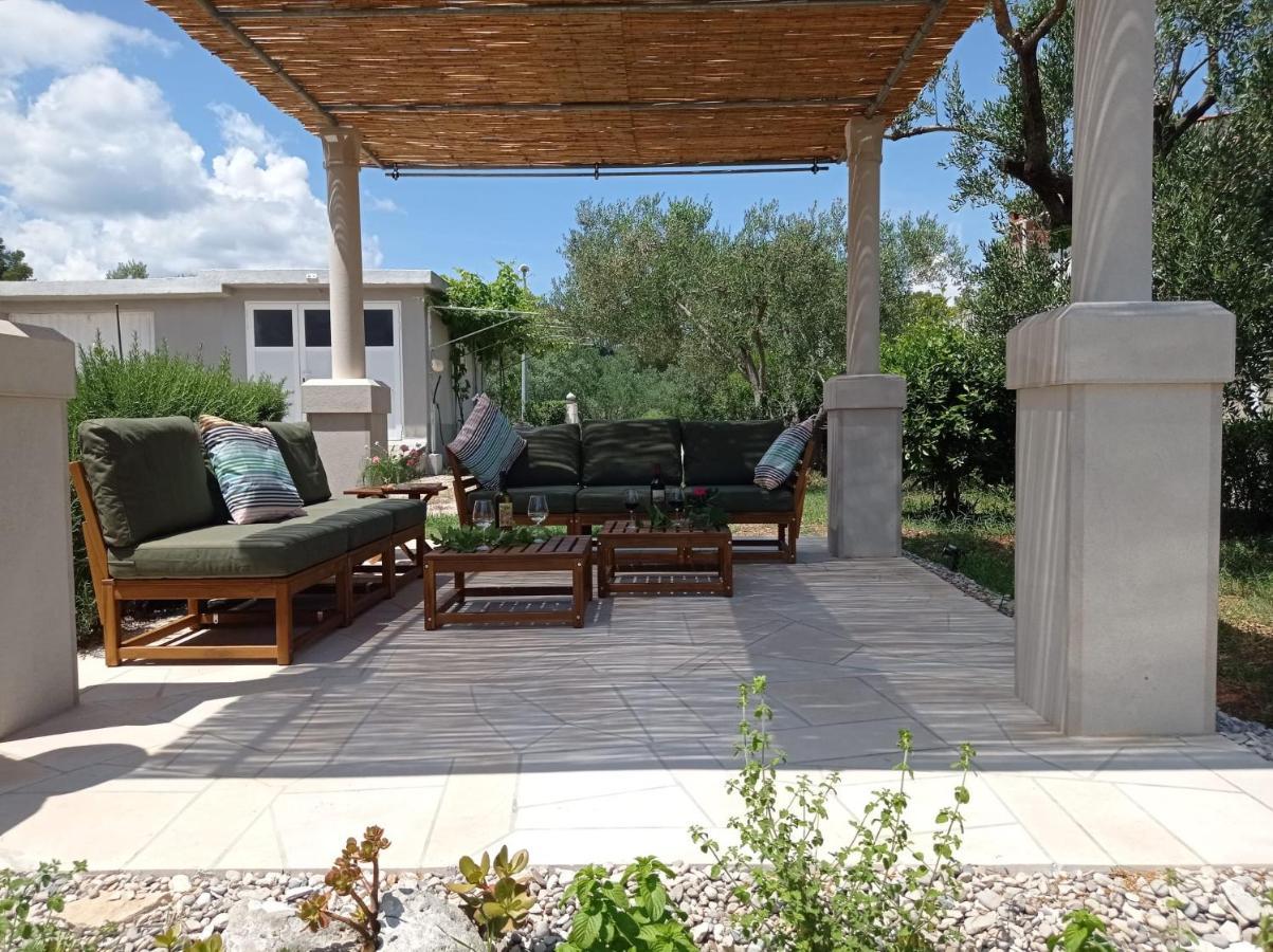 My Mediterranean Villa With Huge Garden And Own Parking Lumbarda Zewnętrze zdjęcie